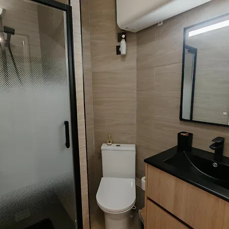 Renove Avec Climatisation A 300m De La - - Fr-1-732-112